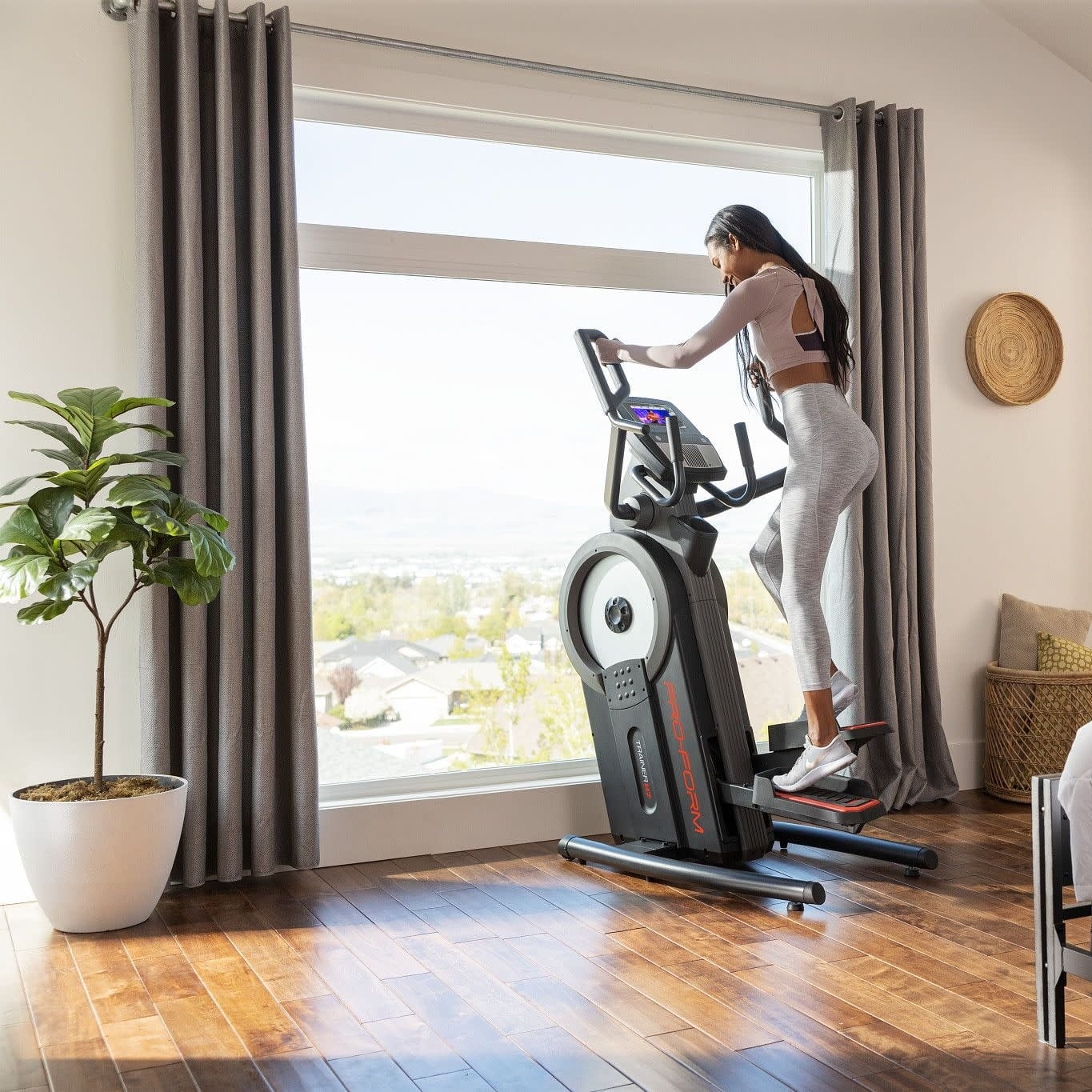 Trainer H7; Ifit-Enabled Elliptical with 7” Touchscreen and Built-In Fan